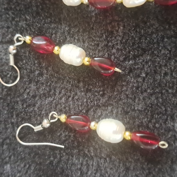 Genuine freshwater pearls from Ucluelet, BC w faux garnets.  Earrings & necklace - Picture 2 of 3